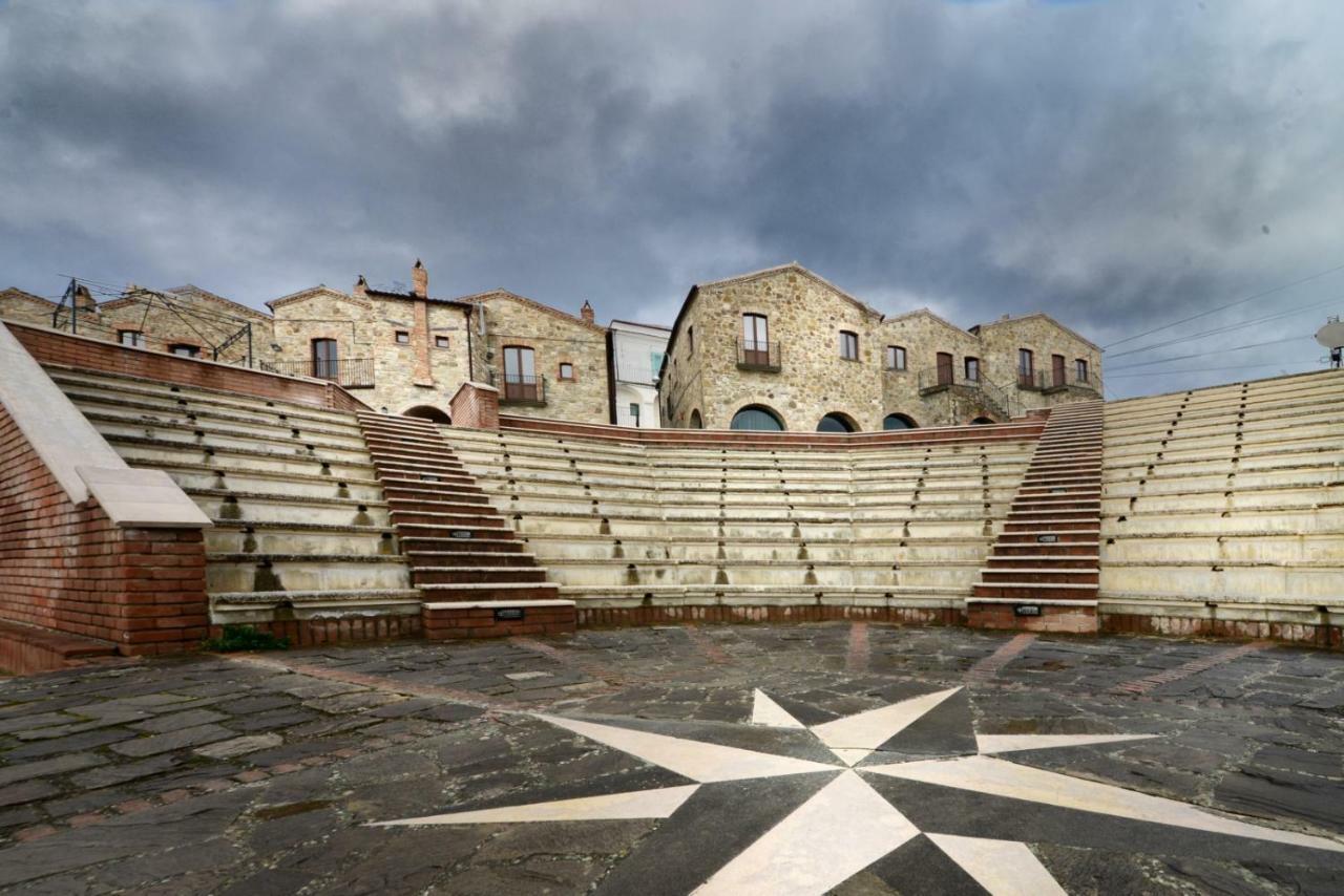 Palazzo Scelzi Hotel Aliano Buitenkant foto